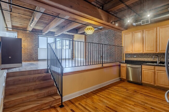 Building Photo - 2735 W Armitage Ave