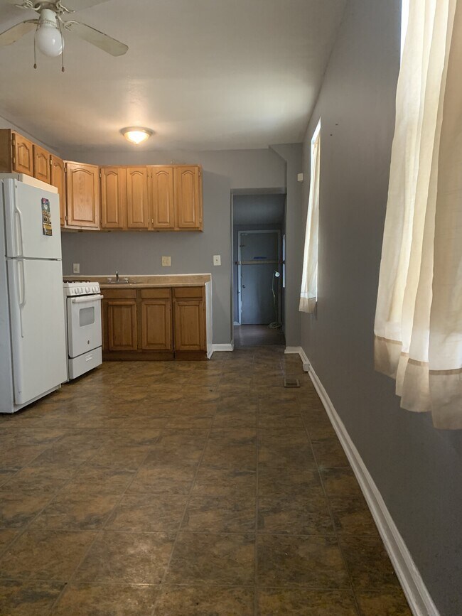 Building Photo - Rowhome in West Baltimore