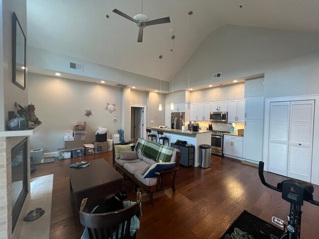 Building Photo - 2 Fall Pippin Ln