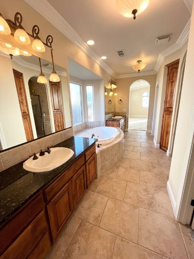 Building Photo - 13045 Ridgewood Way