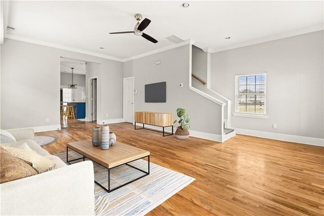 Building Photo - 66 Weyman Ave SW