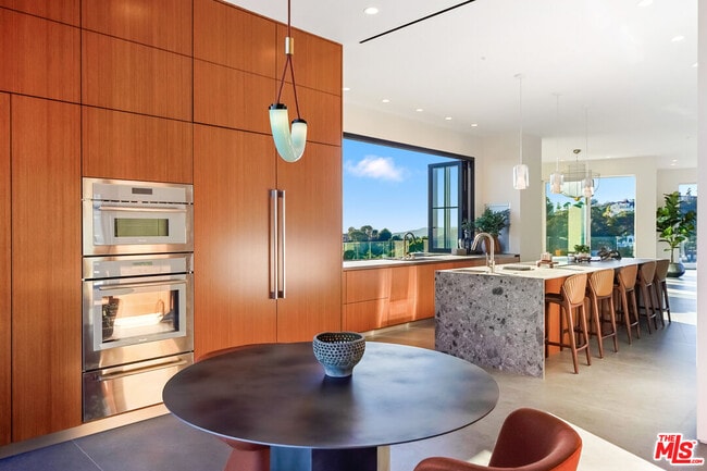 Building Photo - 2020 Cyprean Dr