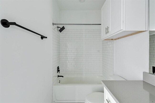 Building Photo - 2527 Judiway St