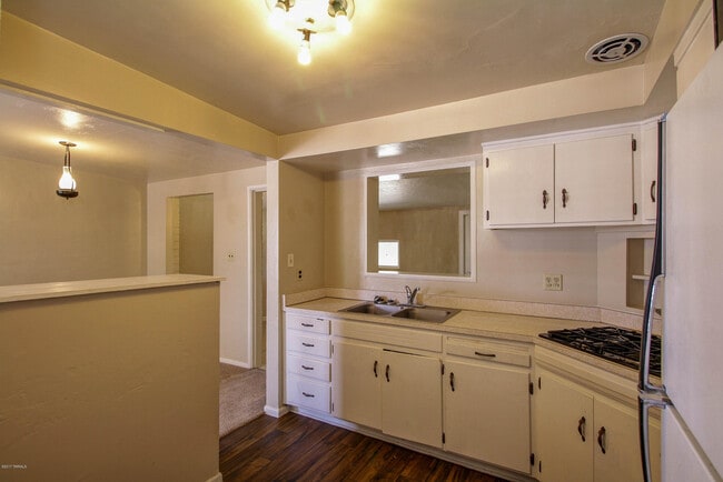 Building Photo - 812 S Eli Dr