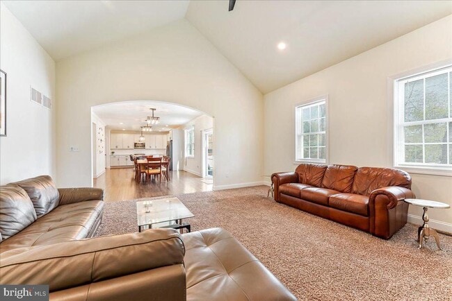 Building Photo - 321 Middletown Rd