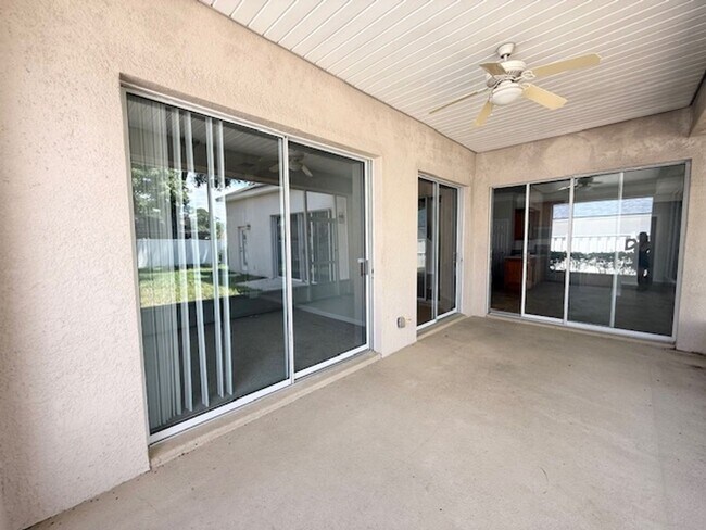 Building Photo - Spacious and well-appointed 4-bedroom, 3.5...