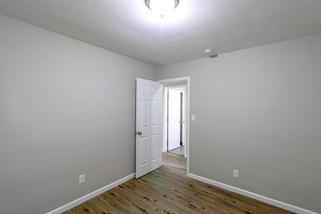 Building Photo - 3 Bedroom; 1 Bath; Ranch Home