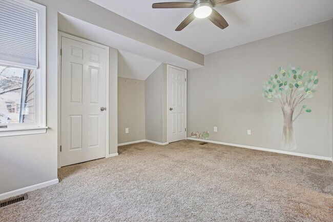 Building Photo - 13 Eton Ct