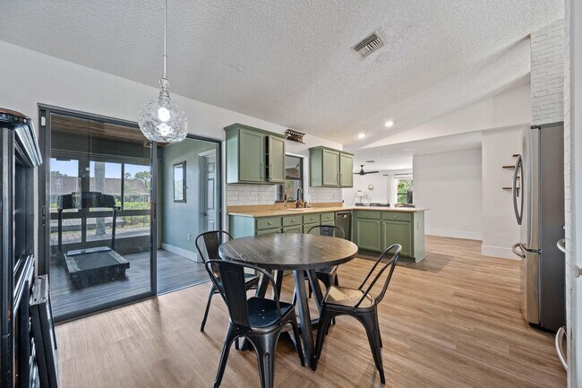 Building Photo - 16820 Deer Path Ln
