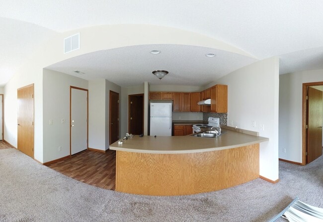 Building Photo - One Level 2 Bedroom Townhome