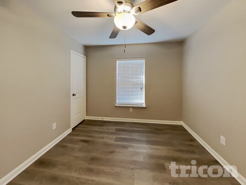 Building Photo - 112 Liberty Ln