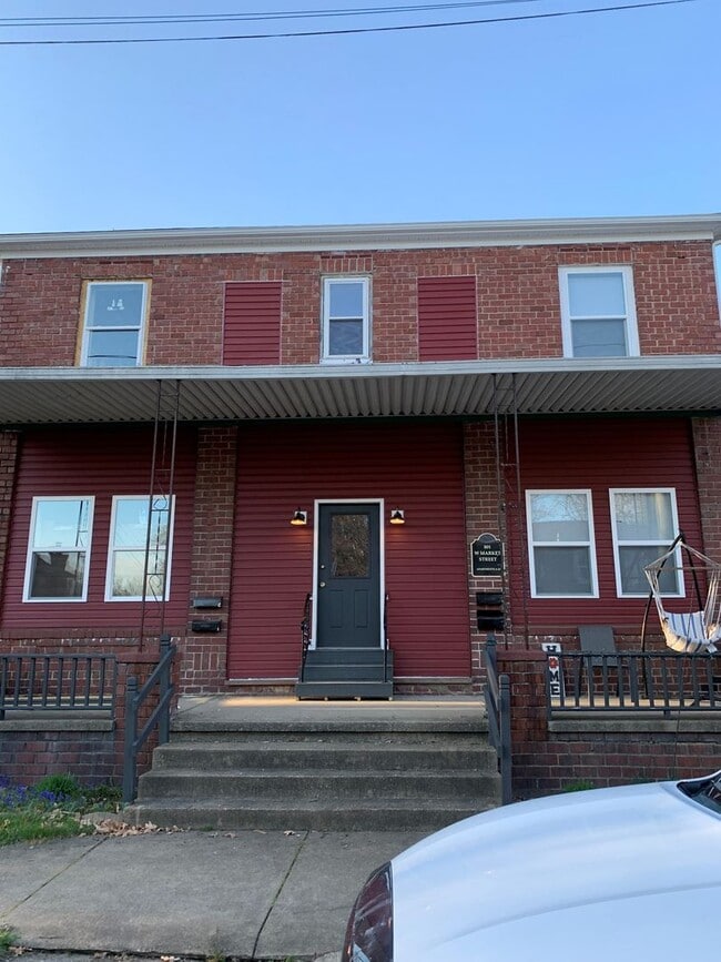 Building Photo - Two Bedroom Apartment