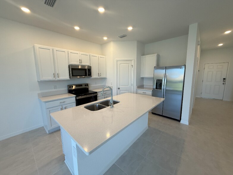 Building Photo - 7753 Waterscape Dr