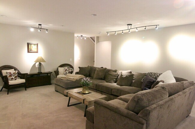 Building Photo - Lovely Home For Rent In Highland, UT