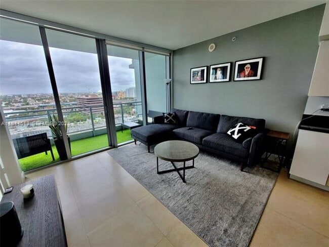 Building Photo - 92 SW 3rd St