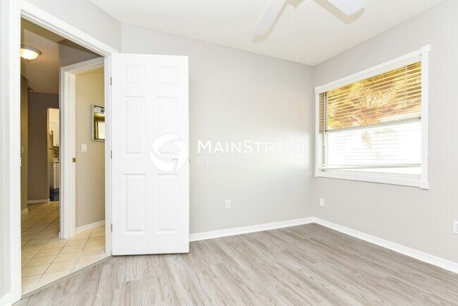 Building Photo - 3 Bedroom Pet-Friendly Home in Tarpon Spri...