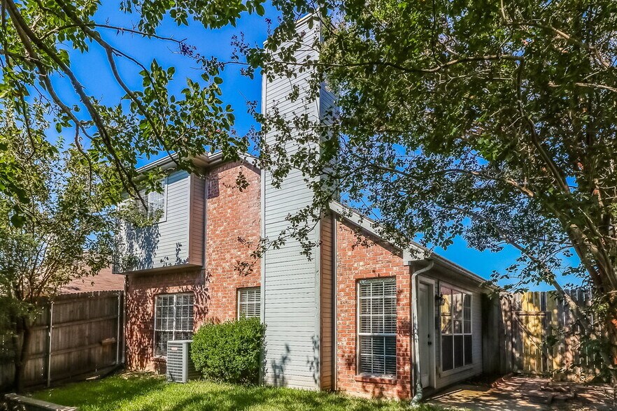 Building Photo - 941 Azalia Dr