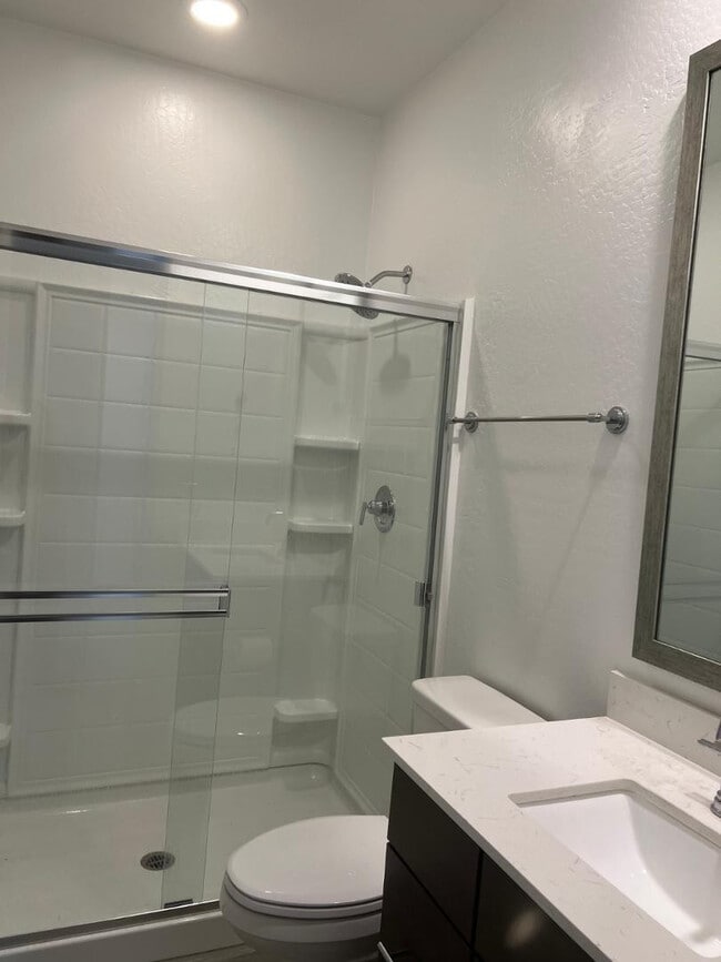 Building Photo - 9922 E Tahoe Ave