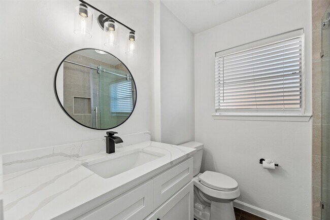 Building Photo - 15362 Meadow Village Dr