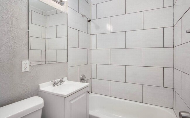 Building Photo - Coming Soon! South KC Home! $1300.00!