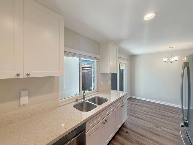 Building Photo - Great 2B/1BA Townhome in Escondido!
