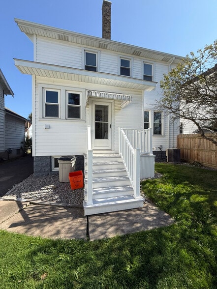 Building Photo - 1804 Storrs Ave