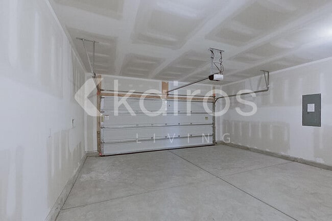 Building Photo - 677 Castillo Dr