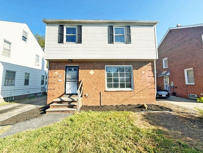 Building Photo - 4 BED 2 BATH SINGLE FAMILY HOME!