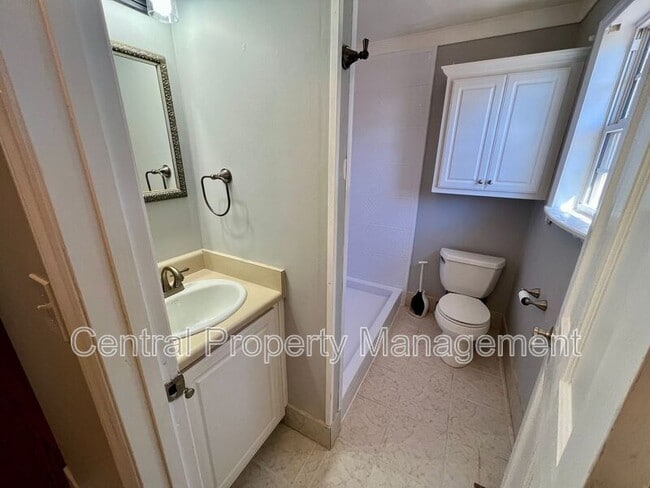 Building Photo - 3 Poplar St