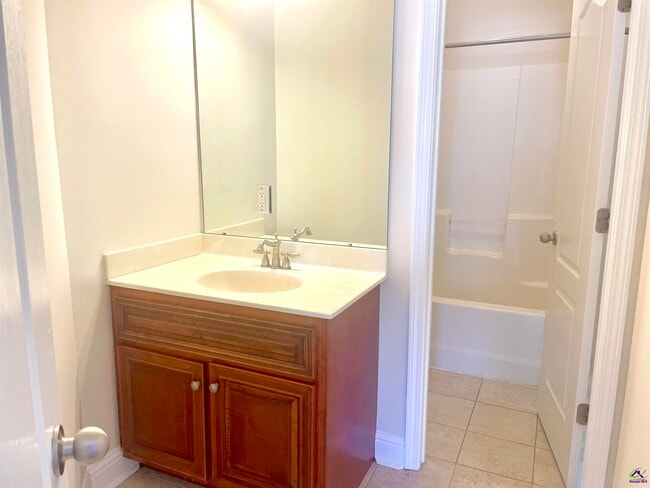 Building Photo - 300 Pembroke Pointe