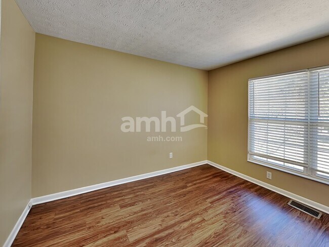 Building Photo - 1001 Vixen Dr