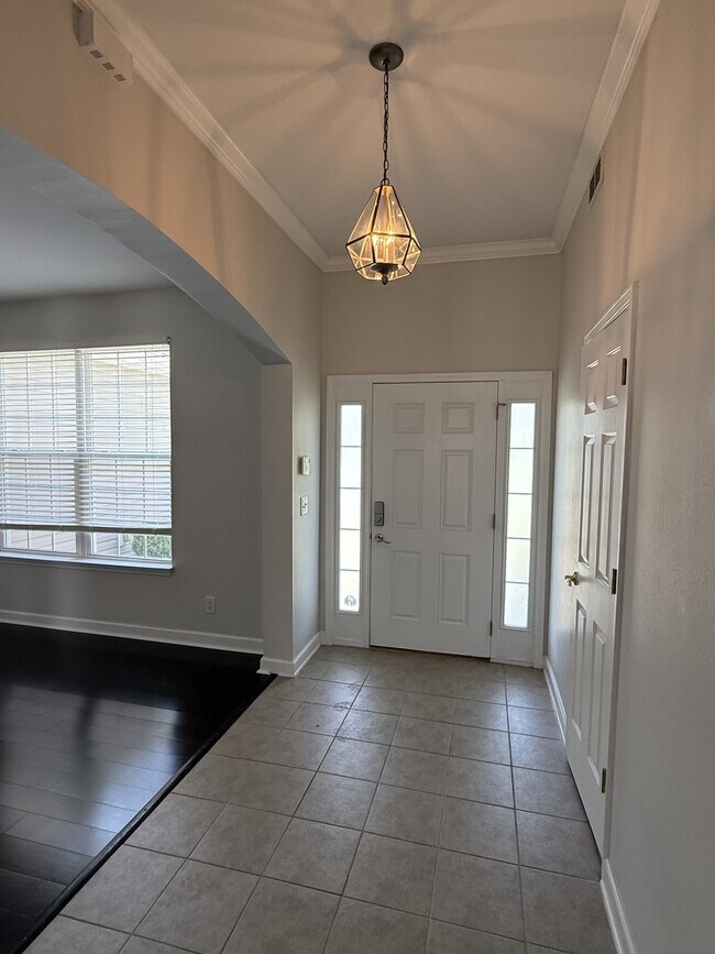 Building Photo - 717 Gazania Ln