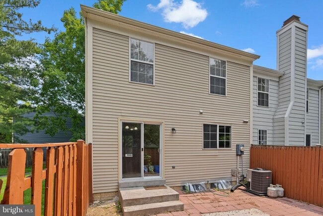 Building Photo - 13 Dinsdale Ct
