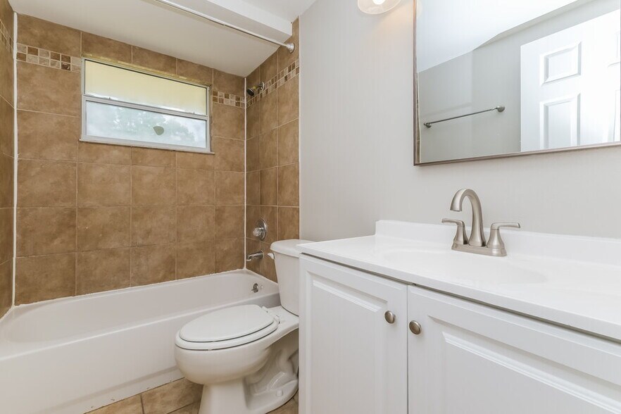 Building Photo - 516 Firefly Ln