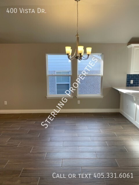 Building Photo - 400 Vista Dr