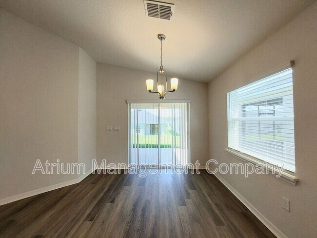 Building Photo - 1234 Cascade Dr