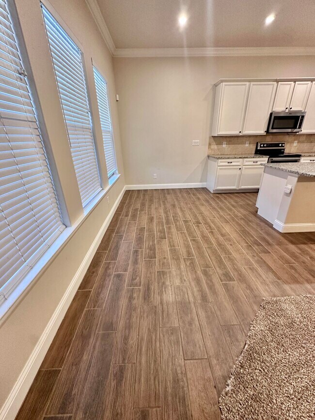 Building Photo - 7526 102nd St