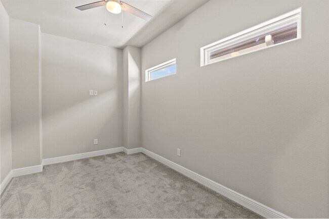 Building Photo - 1703 Wipprecht St
