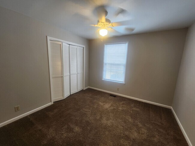 Building Photo - SPACIOUS RANCH!!! Close to Post