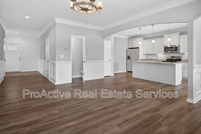 Building Photo - 615 Roland Dr