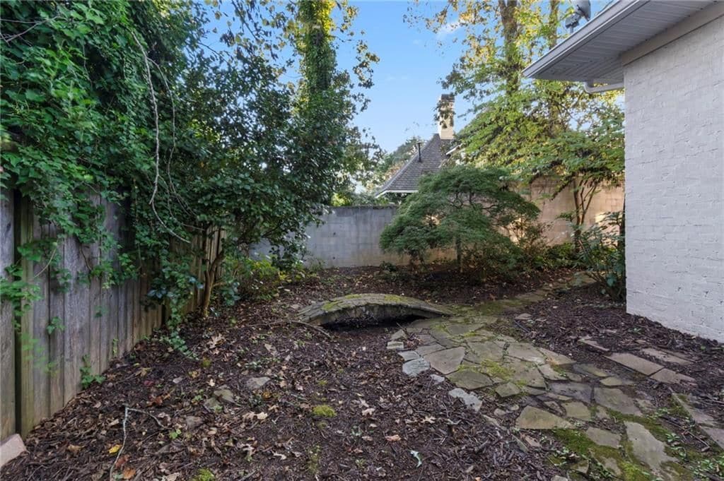 Building Photo - 1340 Cumberland Dr