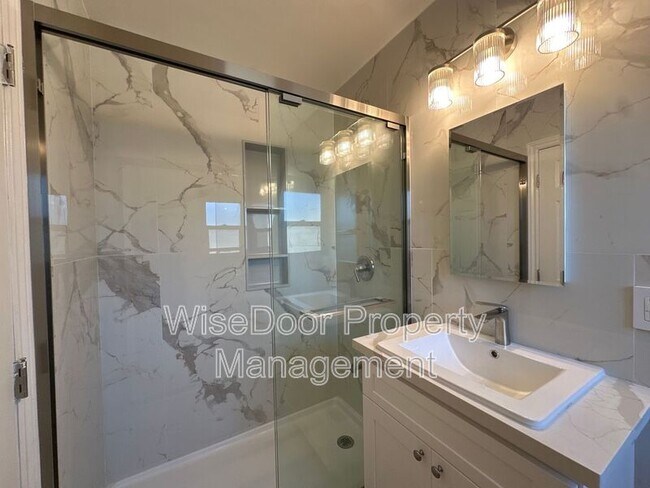 Building Photo - 5934 D