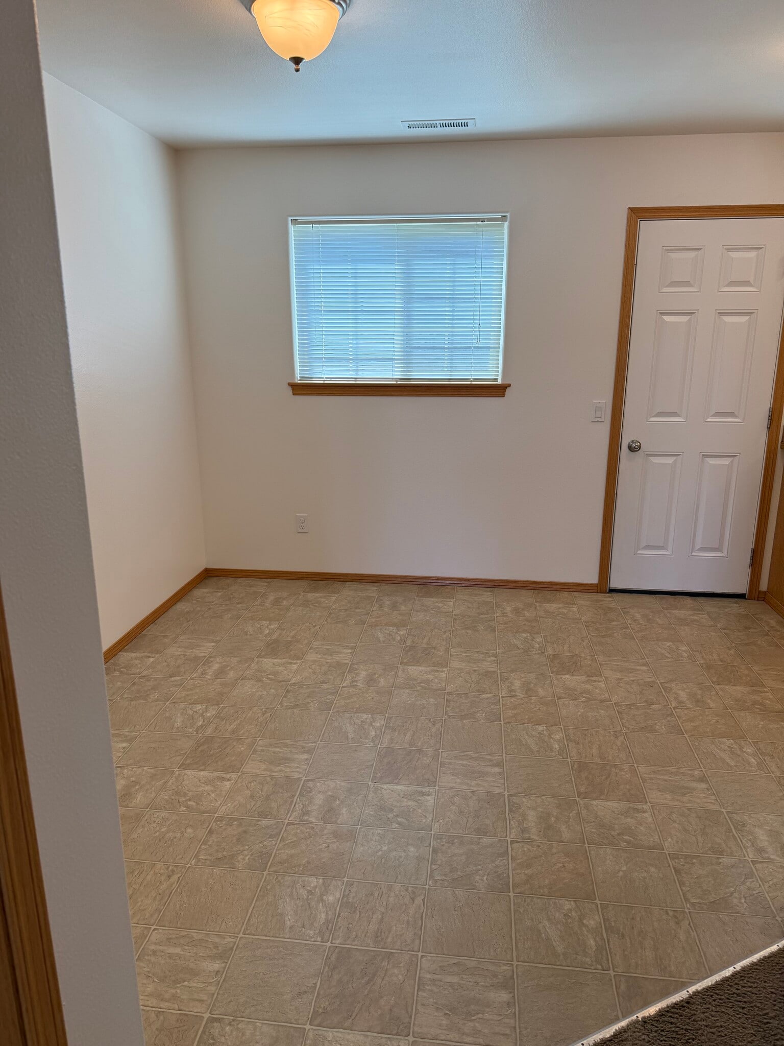 Building Photo - 1015 N Baker Ave