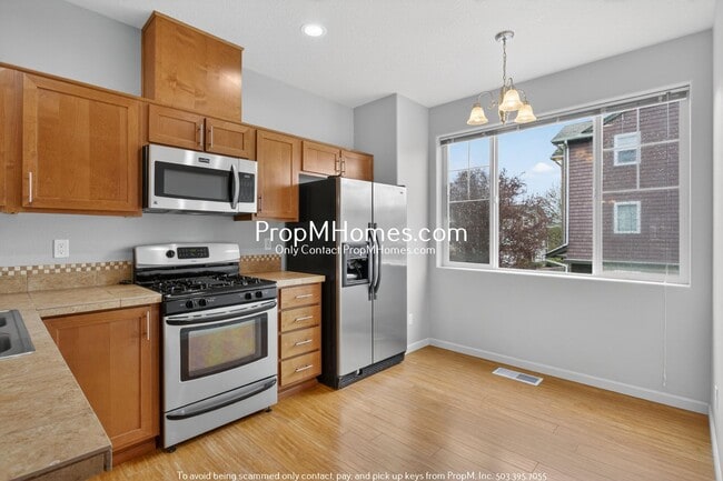 Building Photo - Cozy Two Bedroom Townhome in Amberglenn!