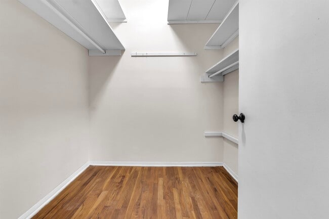Building Photo - 342 N Claybrook St