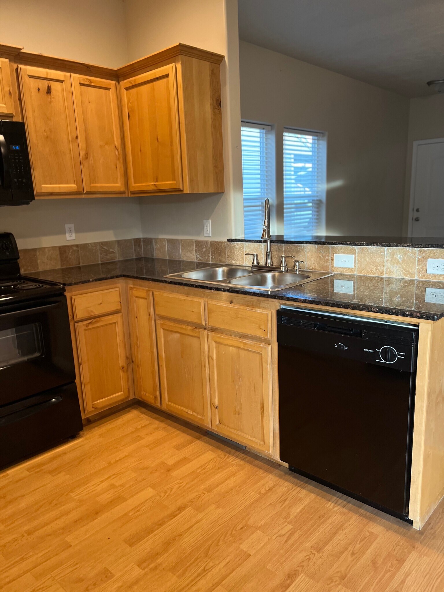 Kitcheb - 16089 Sunnyfield