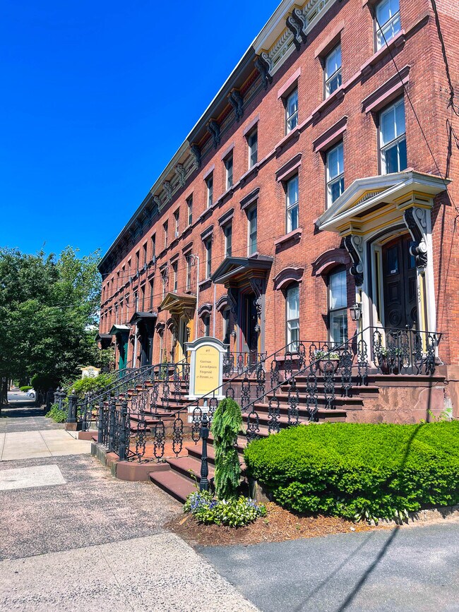Primary Photo - 411 Orange St