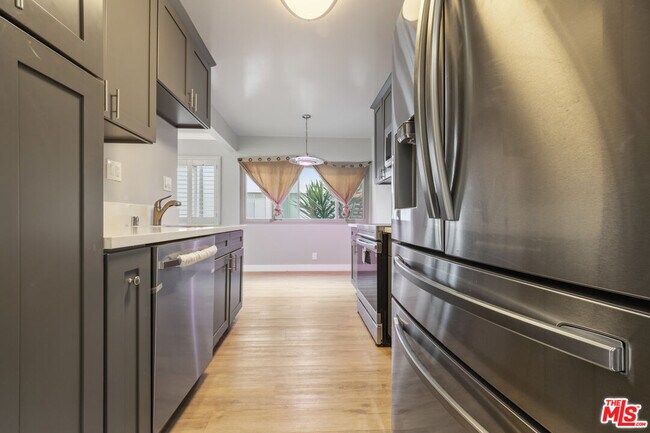 Building Photo - 3212 W 84th Pl