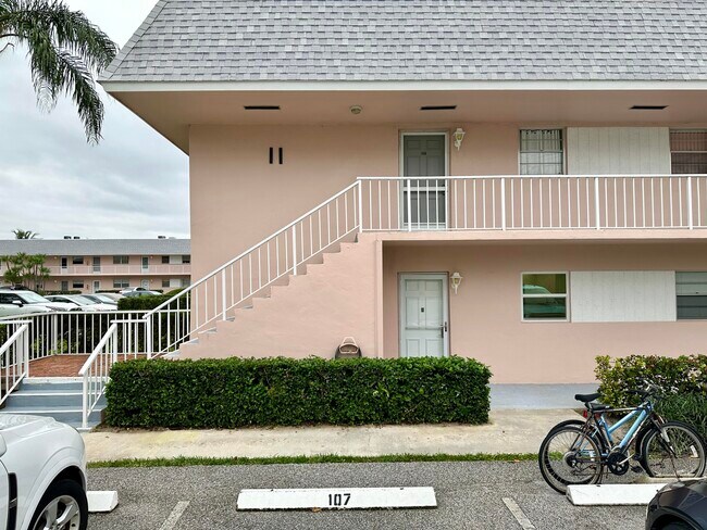 Building Photo - 18081 SE Country Club Dr