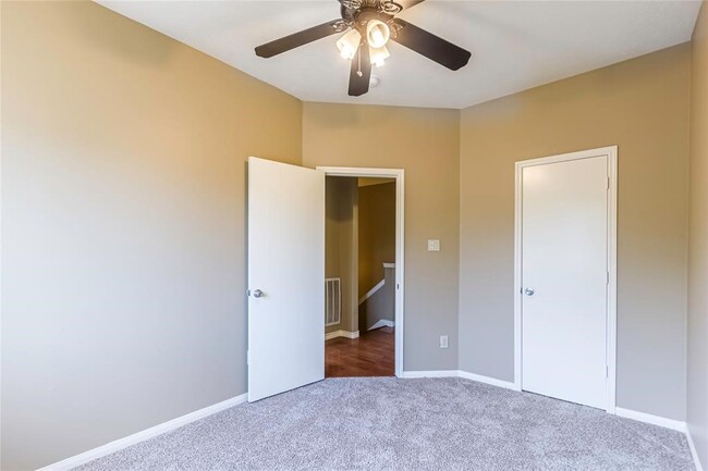 Building Photo - 988 Birnham Woods Blvd